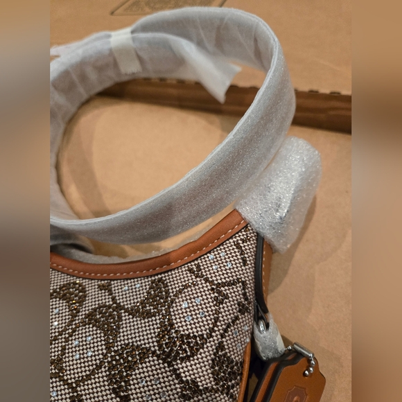 Coach Hamptons Hobo Bag In Crystal Signature Jacquard EUC - Picture 6 of 15